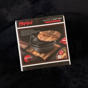 Asian Fusion Series 2 Liter Cast Iron Noodle Hot Pot With Wooden Lid & Trivet